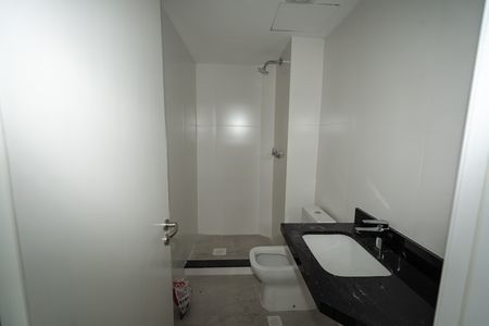 Banheiro de apartamento à venda com 1 quarto, 41m² em Auxiliadora, Porto Alegre