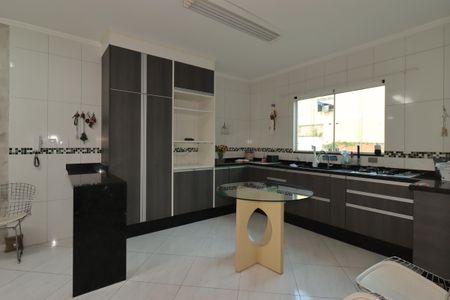 Casa à venda com 183m², 3 quartos e 3 vagasCozinha