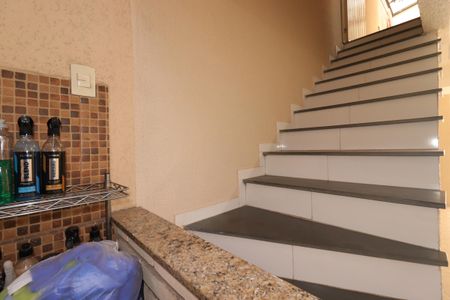 Casa à venda com 183m², 3 quartos e 3 vagasEscada para a garagem