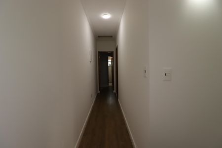 Casa à venda com 183m², 3 quartos e 3 vagasCorredor do segundo piso