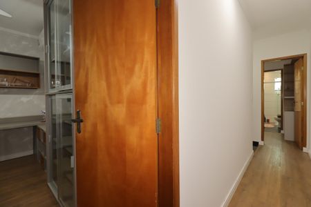 Casa à venda com 183m², 3 quartos e 3 vagasCorredor do segundo piso