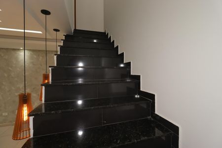 Casa à venda com 183m², 3 quartos e 3 vagasEscada