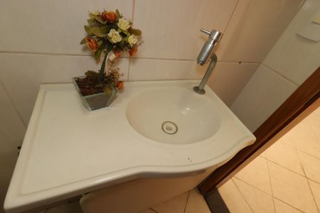Casa à venda com 183m², 3 quartos e 3 vagasLavabo da Garagem - Pia