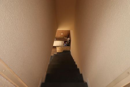 Casa à venda com 183m², 3 quartos e 3 vagasEscada para a garagem