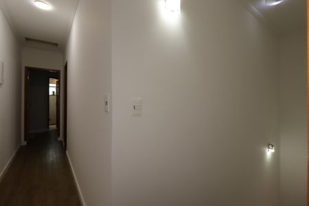 Casa à venda com 183m², 3 quartos e 3 vagasCorredor do segundo piso
