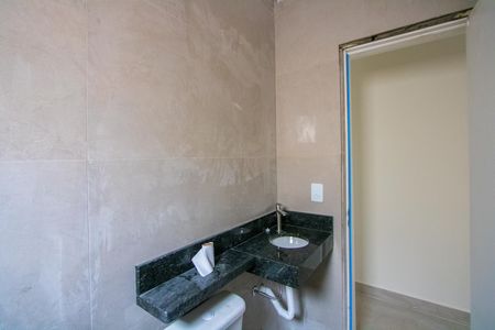 Banheiro social de casa à venda com 3 quartos, 100m² em Jardim Santo Alberto, Santo André