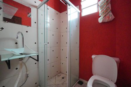 Banheiro de kitnet/studio para alugar com 1 quarto, 28m² em Liberdade, São Paulo