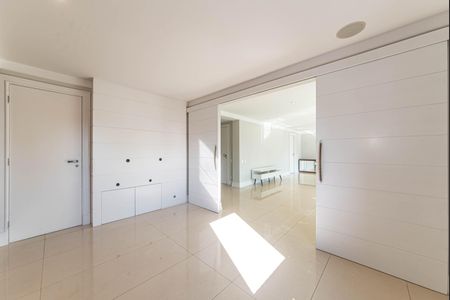 Apartamento à venda com 163m², 3 quartos e 3 vagas Apartamento à venda com 163m², 3 quartos e 3 vagasSala de TV