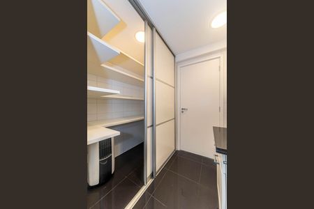 Apartamento à venda com 163m², 3 quartos e 3 vagas Apartamento à venda com 163m², 3 quartos e 3 vagasCozinha - Despensa
