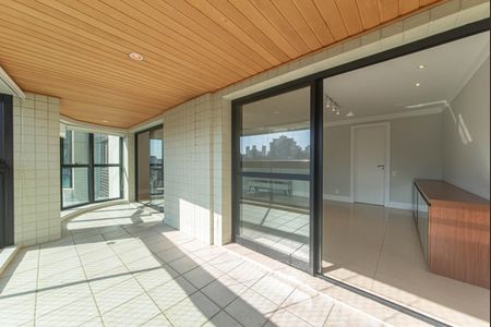 Apartamento à venda com 163m², 3 quartos e 3 vagas Apartamento à venda com 163m², 3 quartos e 3 vagasVaranda