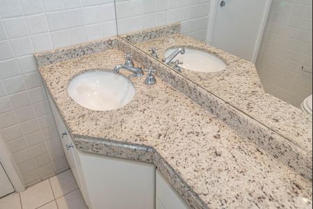Apartamento à venda com 163m², 3 quartos e 3 vagas Apartamento à venda com 163m², 3 quartos e 3 vagasBanheiro da Suíte 2