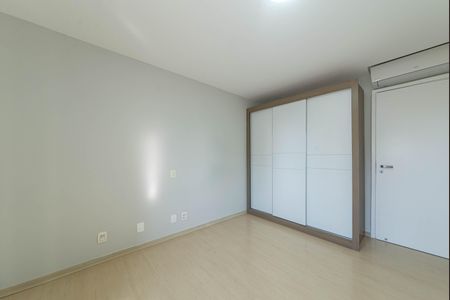 Apartamento à venda com 163m², 3 quartos e 3 vagas Apartamento à venda com 163m², 3 quartos e 3 vagasSuite 2
