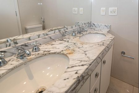 Apartamento à venda com 163m², 3 quartos e 3 vagas Apartamento à venda com 163m², 3 quartos e 3 vagasBanheiro da Suíte 3