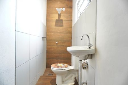 Casa para alugar com 30m², 1 quarto e sem vaga Casa para alugar com 30m², 1 quarto e sem vagaBanheiro Social