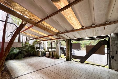Casa à venda com 230m², 2 quartos e 2 vagas Casa à venda com 230m², 2 quartos e 2 vagasGaragem