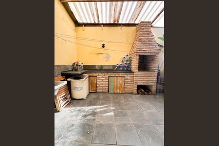 Casa à venda com 230m², 2 quartos e 2 vagas Casa à venda com 230m², 2 quartos e 2 vagasChurrasqueira