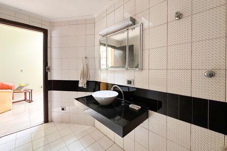Casa à venda com 230m², 2 quartos e 2 vagas Casa à venda com 230m², 2 quartos e 2 vagasBanheiro Social