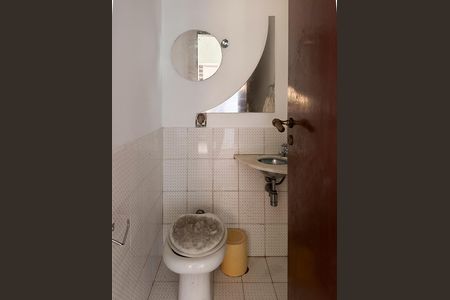 Casa à venda com 230m², 2 quartos e 2 vagas Casa à venda com 230m², 2 quartos e 2 vagasLavabo