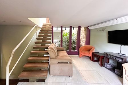 Casa à venda com 230m², 2 quartos e 2 vagas Casa à venda com 230m², 2 quartos e 2 vagasSala