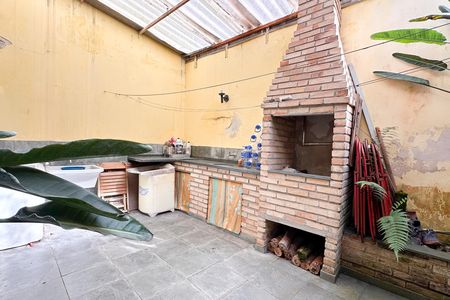 Casa à venda com 230m², 2 quartos e 2 vagas Casa à venda com 230m², 2 quartos e 2 vagasChurrasqueira