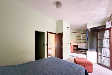 Casa à venda com 230m², 2 quartos e 2 vagas Casa à venda com 230m², 2 quartos e 2 vagasSuíte