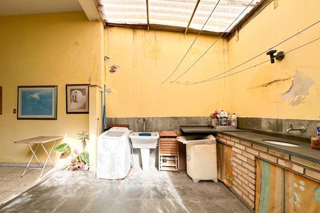 Casa à venda com 230m², 2 quartos e 2 vagas Casa à venda com 230m², 2 quartos e 2 vagasÁrea de Serviço