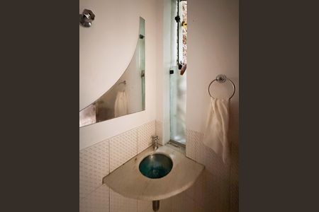 Casa à venda com 230m², 2 quartos e 2 vagas Casa à venda com 230m², 2 quartos e 2 vagasLavabo