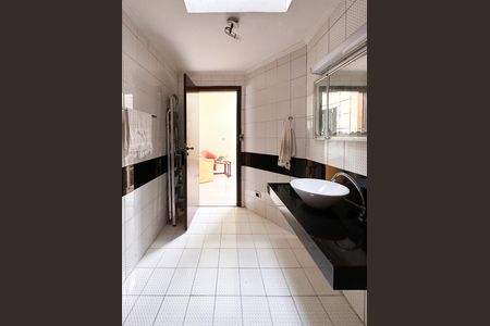 Casa à venda com 230m², 2 quartos e 2 vagas Casa à venda com 230m², 2 quartos e 2 vagasBanheiro Social