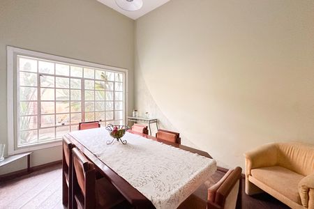 Casa à venda com 230m², 2 quartos e 2 vagas Casa à venda com 230m², 2 quartos e 2 vagasSala de Jantar
