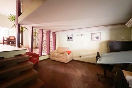 Casa à venda com 230m², 2 quartos e 2 vagas Casa à venda com 230m², 2 quartos e 2 vagasEscritório