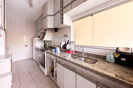 Casa à venda com 230m², 2 quartos e 2 vagas Casa à venda com 230m², 2 quartos e 2 vagasCozinha