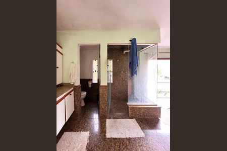 Casa à venda com 230m², 2 quartos e 2 vagas Casa à venda com 230m², 2 quartos e 2 vagasBanheiro da Suíte