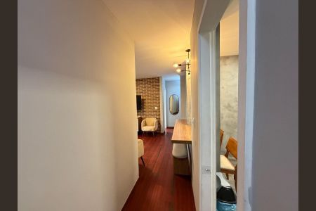 Corredor de apartamento para alugar com 2 quartos, 80m² em Copacabana, Rio de Janeiro