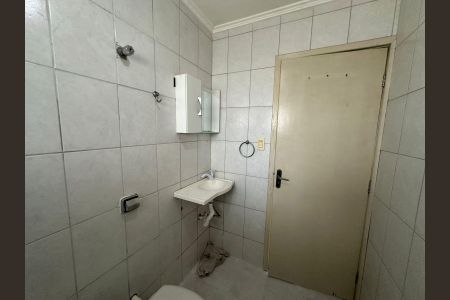 Banheiro de apartamento para alugar com 1 quarto, 45m² em Centro, São Vicente
