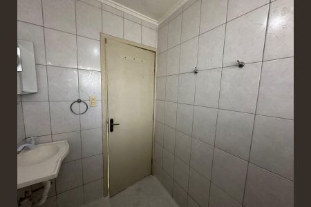 Banheiro de apartamento para alugar com 1 quarto, 45m² em Centro, São Vicente