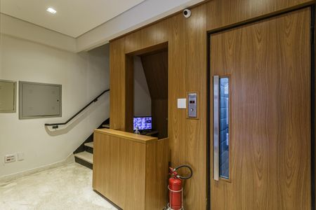 Apartamento à venda com 95m², 4 quartos e sem vaga Apartamento à venda com 95m², 4 quartos e sem vagaHall social
