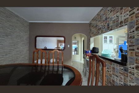 Casa à venda com 240m², 3 quartos e 7 vagas Casa à venda com 240m², 3 quartos e 7 vagasSala