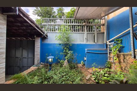 Casa à venda com 240m², 3 quartos e 7 vagas Casa à venda com 240m², 3 quartos e 7 vagasVista