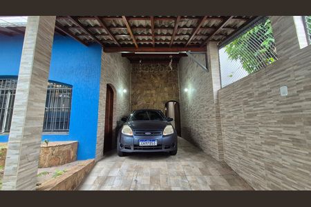 Casa à venda com 240m², 3 quartos e 7 vagas Casa à venda com 240m², 3 quartos e 7 vagasGaragem