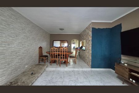 Casa à venda com 240m², 3 quartos e 7 vagas Casa à venda com 240m², 3 quartos e 7 vagasSala