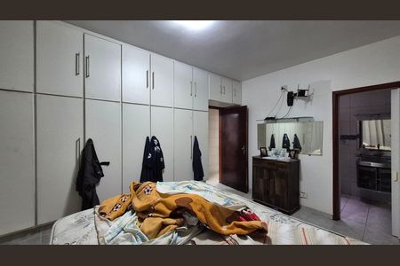 Casa à venda com 240m², 3 quartos e 7 vagas Casa à venda com 240m², 3 quartos e 7 vagasSuíte