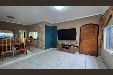 Casa à venda com 240m², 3 quartos e 7 vagas Casa à venda com 240m², 3 quartos e 7 vagasSala