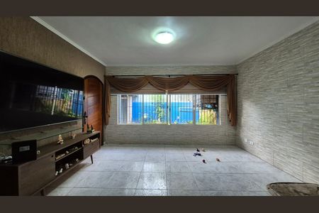 Casa à venda com 240m², 3 quartos e 7 vagas Casa à venda com 240m², 3 quartos e 7 vagasSala