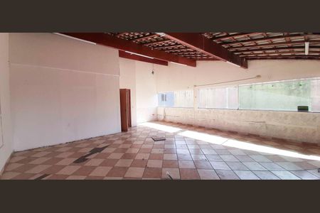 Casa à venda com 270m², 8 quartos e 3 vagas Casa à venda com 270m², 8 quartos e 3 vagasÁrea comum