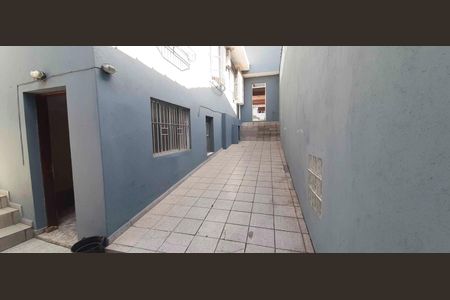 Casa à venda com 270m², 8 quartos e 3 vagas Casa à venda com 270m², 8 quartos e 3 vagasCorredor Externo