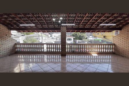 Casa à venda com 270m², 8 quartos e 3 vagas Casa à venda com 270m², 8 quartos e 3 vagasVaranda