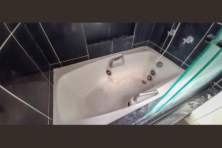 Casa à venda com 270m², 8 quartos e 3 vagas Casa à venda com 270m², 8 quartos e 3 vagasCasa 1 - Banheiro