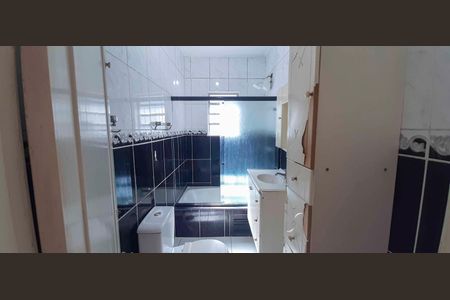 Casa à venda com 270m², 8 quartos e 3 vagas Casa à venda com 270m², 8 quartos e 3 vagasCasa 1 - Banheiro