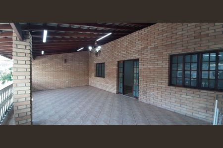 Casa à venda com 270m², 8 quartos e 3 vagas Casa à venda com 270m², 8 quartos e 3 vagasVaranda