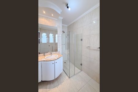 Casa para alugar com 400m², 4 quartos e 4 vagas Casa para alugar com 400m², 4 quartos e 4 vagasBanheiro da Suíte